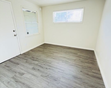 6403 Barela Avenue - Photo Thumbnail 16