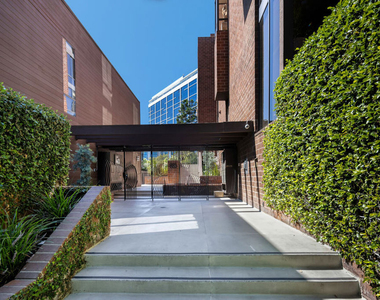 1033 Carol Drive - Photo Thumbnail 2