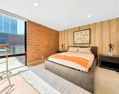1033 Carol Drive - Photo Thumbnail 16