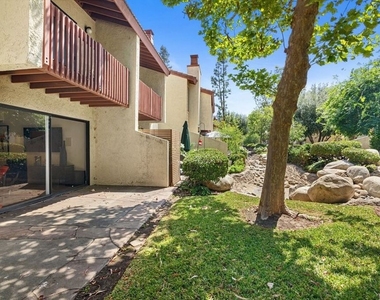 5720 Owensmouth Avenue - Photo Thumbnail 1