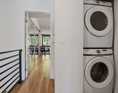 5720 Owensmouth Avenue - Photo Thumbnail 11