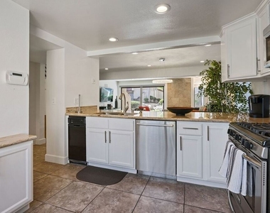 5720 Owensmouth Avenue - Photo Thumbnail 3