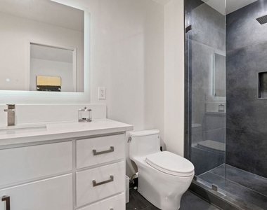5720 Owensmouth Avenue - Photo Thumbnail 10