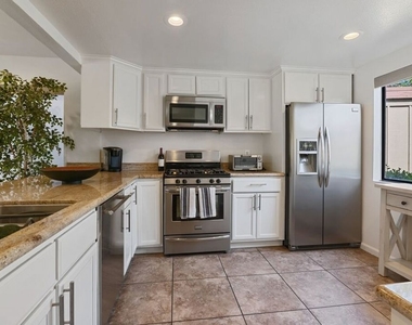 5720 Owensmouth Avenue - Photo Thumbnail 4