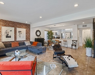 5720 Owensmouth Avenue - Photo Thumbnail 2