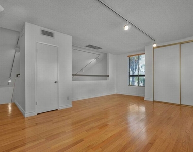 938 5th Street - Photo Thumbnail 17