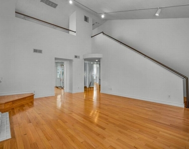 938 5th Street - Photo Thumbnail 11