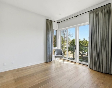 1041 N Spaulding Avenue - Photo Thumbnail 26