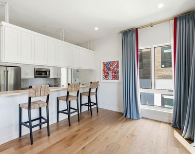 1041 N Spaulding Avenue - Photo Thumbnail 13