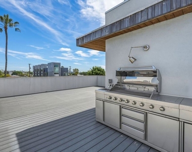 1041 N Spaulding Avenue - Photo Thumbnail 2