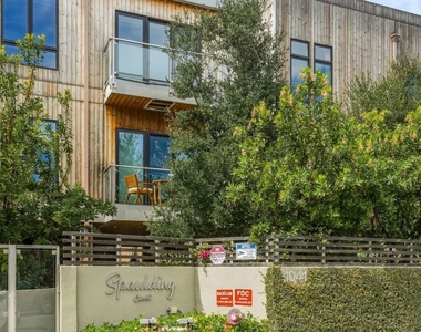 1041 N Spaulding Avenue - Photo Thumbnail 4