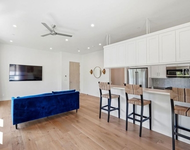 1041 N Spaulding Avenue - Photo Thumbnail 12
