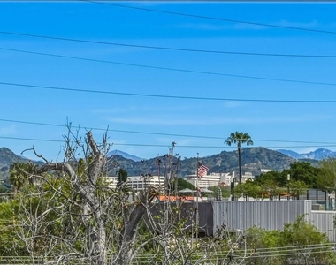 1041 N Spaulding Avenue - Photo Thumbnail 37