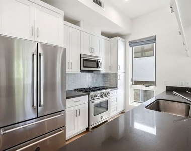 1041 N Spaulding Avenue - Photo Thumbnail 14