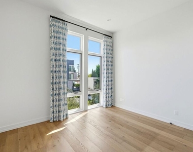 1041 N Spaulding Avenue - Photo Thumbnail 21