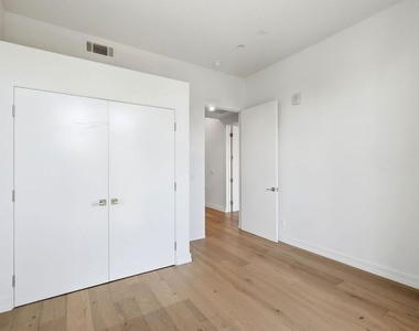 1041 N Spaulding Avenue - Photo Thumbnail 22