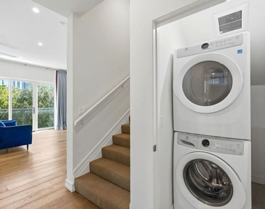 1041 N Spaulding Avenue - Photo Thumbnail 18