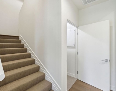 1041 N Spaulding Avenue - Photo Thumbnail 19