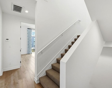 1041 N Spaulding Avenue - Photo Thumbnail 20