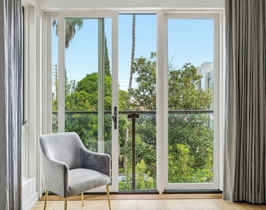 1041 N Spaulding Avenue - Photo Thumbnail 27
