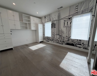 15122 Morrison Street - Photo Thumbnail 16