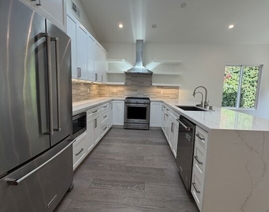 15122 Morrison Street - Photo Thumbnail 26