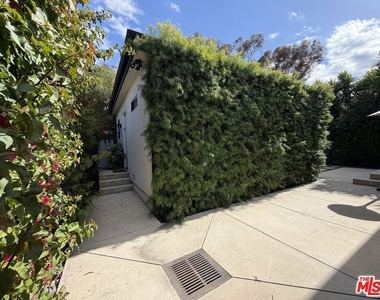 15122 Morrison Street - Photo Thumbnail 43