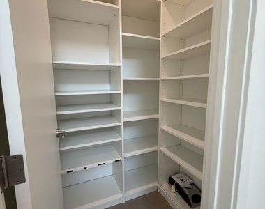 15122 Morrison Street - Photo Thumbnail 23