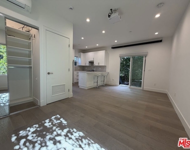 15122 Morrison Street - Photo Thumbnail 40
