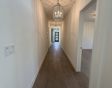 15122 Morrison Street - Photo Thumbnail 24