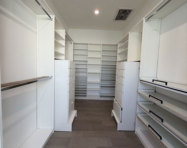 15122 Morrison Street - Photo Thumbnail 28