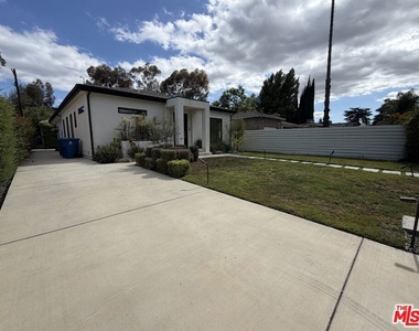 15122 Morrison Street - Photo Thumbnail 6