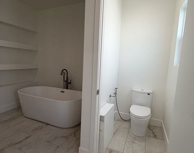 15122 Morrison Street - Photo Thumbnail 20