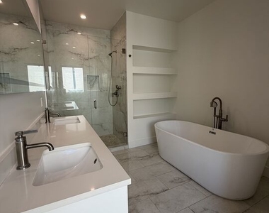 15122 Morrison Street - Photo Thumbnail 22