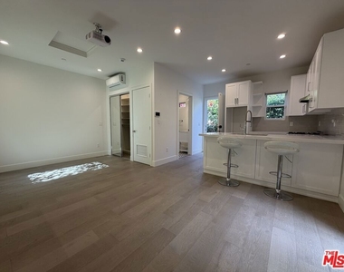 15122 Morrison Street - Photo Thumbnail 37