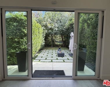 15122 Morrison Street - Photo Thumbnail 36