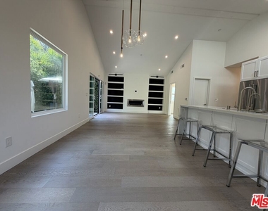 15122 Morrison Street - Photo Thumbnail 30
