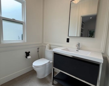 15122 Morrison Street - Photo Thumbnail 31