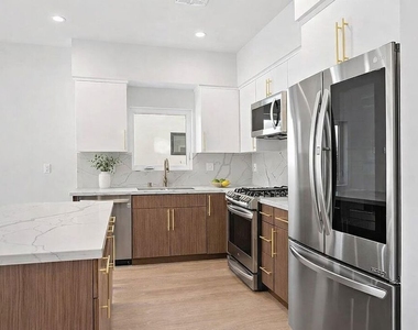 2120 N Beachwood Drive - Photo Thumbnail 10