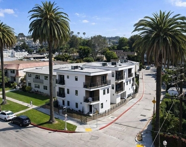 2120 N Beachwood Drive - Photo Thumbnail 26