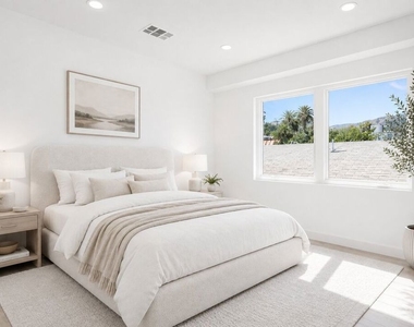 2120 N Beachwood Drive - Photo Thumbnail 16