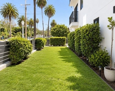2120 N Beachwood Drive - Photo Thumbnail 24
