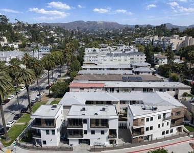 2120 N Beachwood Drive - Photo Thumbnail 27