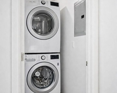 2120 N Beachwood Drive - Photo Thumbnail 23