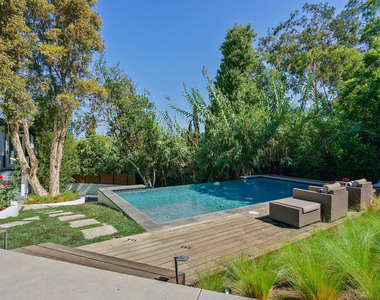 3751 Multiview Drive - Photo Thumbnail 4
