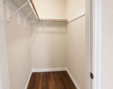 4049 Halldale Avenue - Photo Thumbnail 8