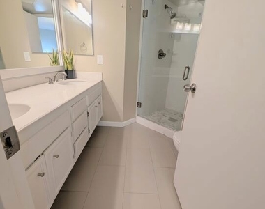 835 S Lucerne Boulevard - Photo Thumbnail 7