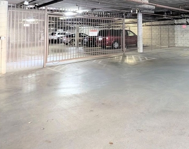 835 S Lucerne Boulevard - Photo Thumbnail 9