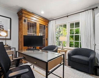 10576 Lindbrook Drive - Photo Thumbnail 8