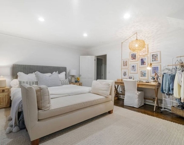 10576 Lindbrook Drive - Photo Thumbnail 26